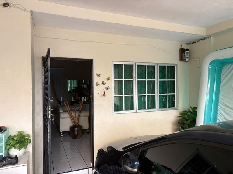 Rumah Teres 1-Tingkat untuk Dijual di Taman Ungku Tun Aminah (Skudai) - Chen Shieh Yu - Living Room - PropertyGuru.com.my