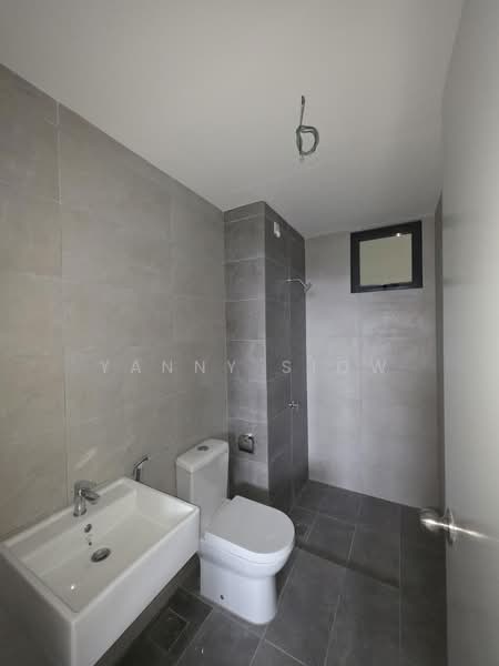 Kediaman Servis untuk Dijual di M Astra - Yanny Siow - Bathroom - PropertyGuru.com.my