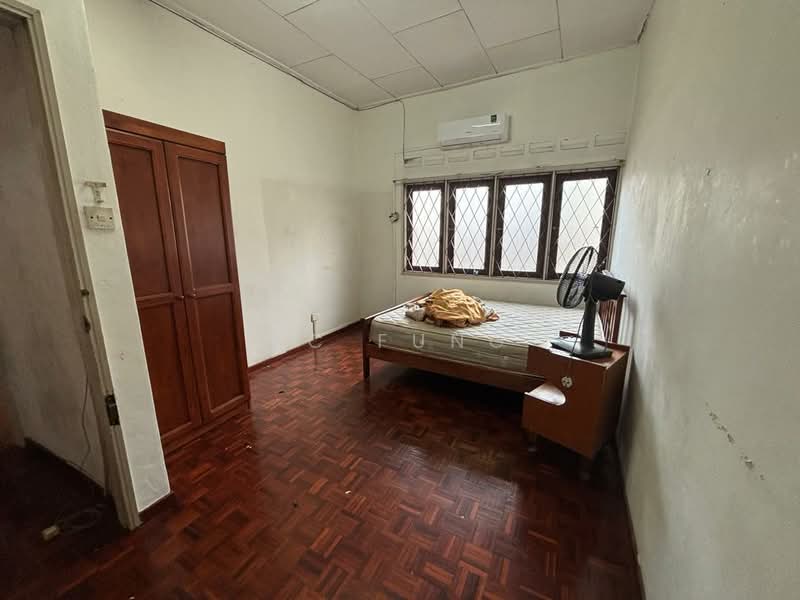 2-storey Terraced House for Rent in Taman Pelangi (Johor Bahru) - YC Fung - Bedroom - PropertyGuru.com.my