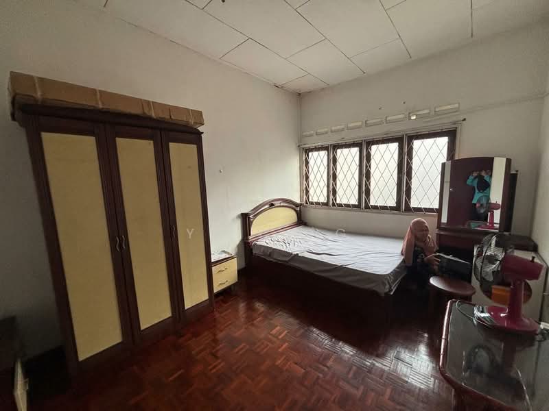 2-storey Terraced House for Rent in Taman Pelangi (Johor Bahru) - YC Fung - Bedroom - PropertyGuru.com.my