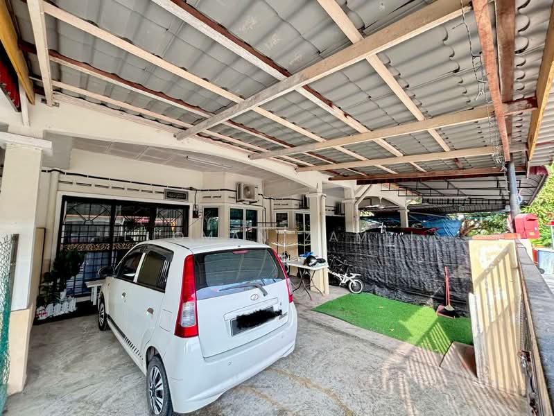 Rumah Teres 1-Tingkat untuk Dijual di Banting (Selangor) - Luqman Zamri - Exterior - PropertyGuru.com.my