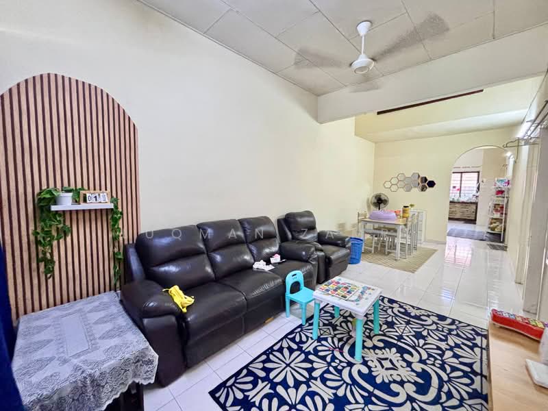 Rumah Teres 1-Tingkat untuk Dijual di Banting (Selangor) - Luqman Zamri - Living Room - PropertyGuru.com.my