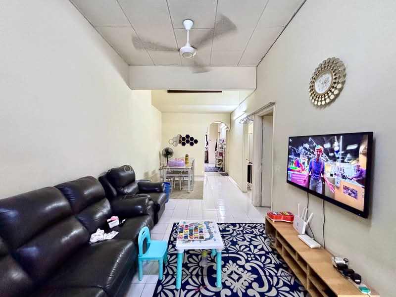 Rumah Teres 1-Tingkat untuk Dijual di Banting (Selangor) - Luqman Zamri - Living Room - PropertyGuru.com.my