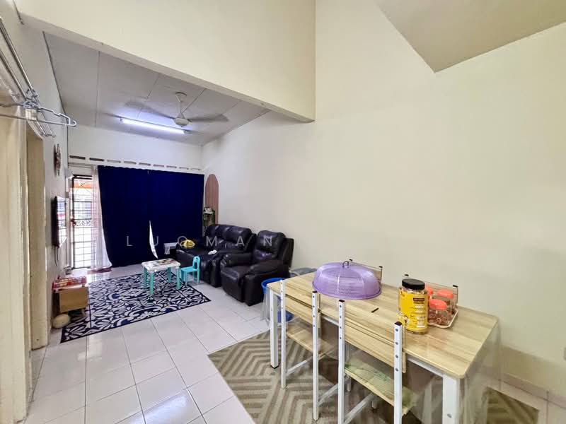 Rumah Teres 1-Tingkat untuk Dijual di Banting (Selangor) - Luqman Zamri - Living Room - PropertyGuru.com.my