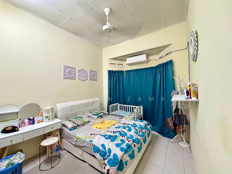 Rumah Teres 1-Tingkat untuk Dijual di Banting (Selangor) - Luqman Zamri - Bedroom - PropertyGuru.com.my