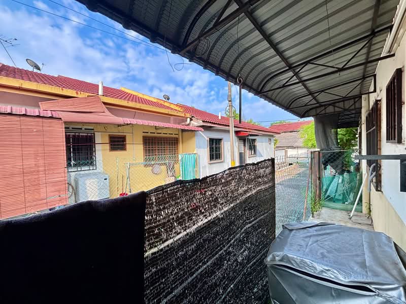 Rumah Teres 1-Tingkat untuk Dijual di Banting (Selangor) - Luqman Zamri - Exterior - PropertyGuru.com.my