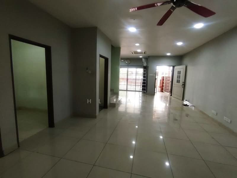 Rumah Teres 2.5-Tingkat untuk Dijual di Taman Tasik Prima (Puchong) - HL Lau - Living Room - PropertyGuru.com.my