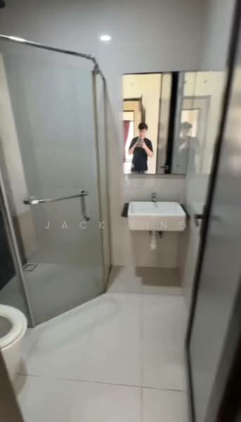Condominium for Rent at Lovell @ Country Garden Danga Bay - Jack Ting - Bathroom - PropertyGuru.com.my