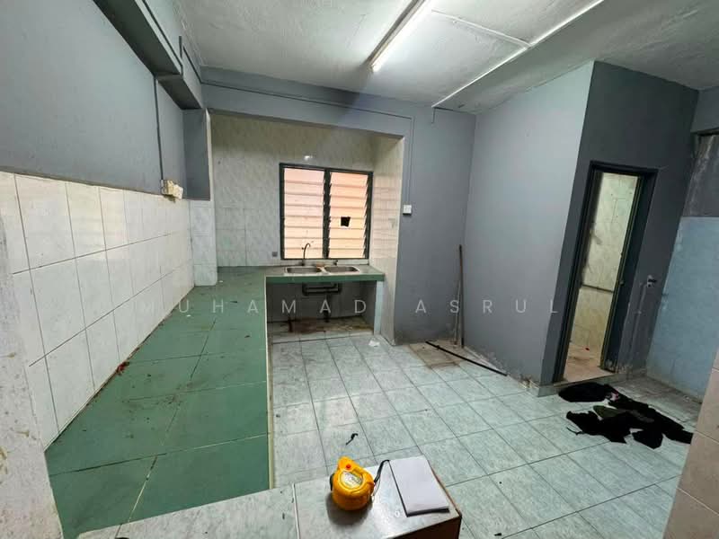 2-storey Terraced House for Sale in Taman Damai Jaya (Skudai) - Muhamad Asrul - Kitchen - PropertyGuru.com.my