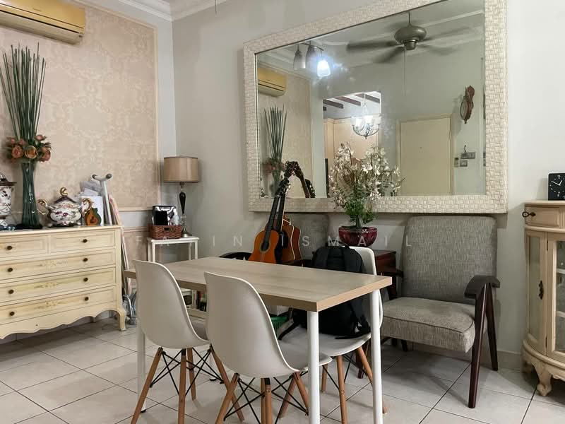 2.5-storey Terraced House for Sale in Desa Andaman (Setapak) - Fatin Ismail - Dining Room - PropertyGuru.com.my