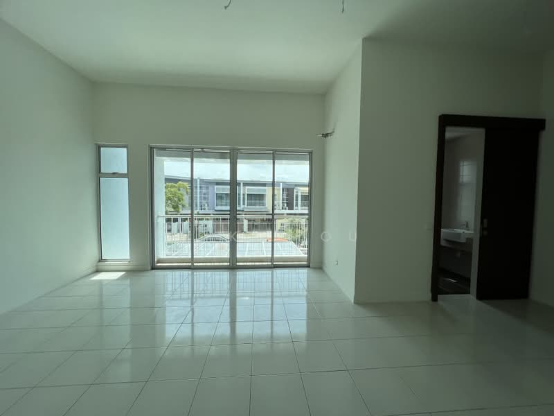 2-storey Terraced House for Rent in Bandar Saujana Putra (Tanjong Duabelas) - Miki You - Living Room - PropertyGuru.com.my