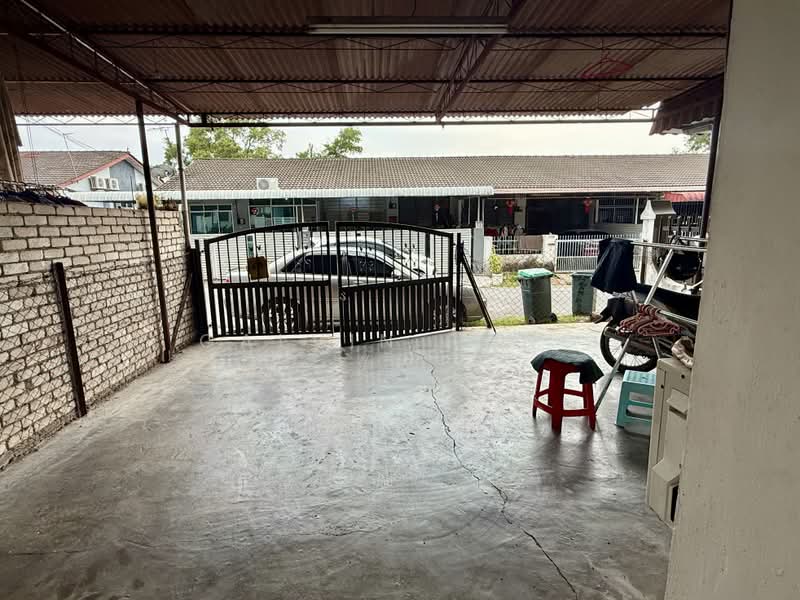 Rumah Teres 1-Tingkat untuk Dijual di Taman Ria Jaya (Sungai Petani) - Calvin Fong - Part of car porch - PropertyGuru.com.my