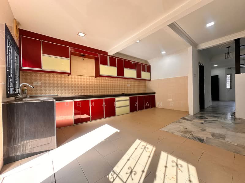 2-storey Terraced House for Sale in Saujana Utama (Puncak Alam) - Luqman Zamri - Kitchen - PropertyGuru.com.my
