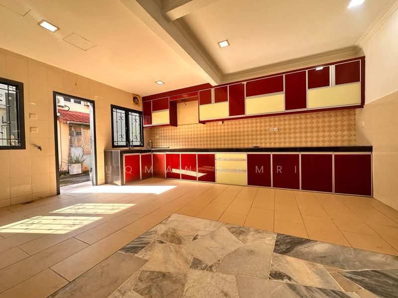 2-storey Terraced House for Sale in Saujana Utama (Puncak Alam) - Luqman Zamri - Kitchen - PropertyGuru.com.my