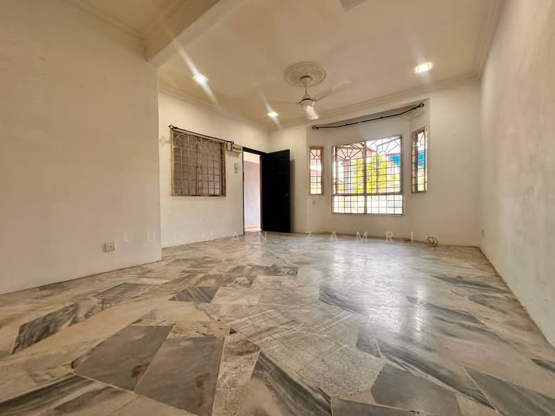 2-storey Terraced House for Sale in Saujana Utama (Puncak Alam) - Luqman Zamri - Living Room - PropertyGuru.com.my