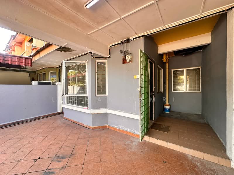 2-storey Terraced House for Sale in Saujana Utama (Puncak Alam) - Luqman Zamri - Exterior - PropertyGuru.com.my