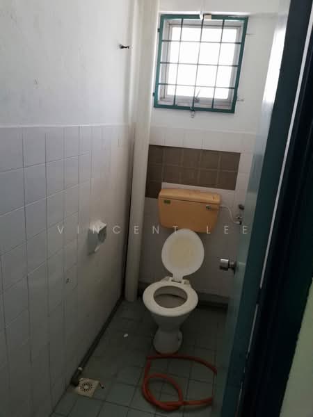 Kilang untuk Disewa di Taman Industri Bolton (Batu Caves) - Vincent Lee - Bathroom - PropertyGuru.com.my