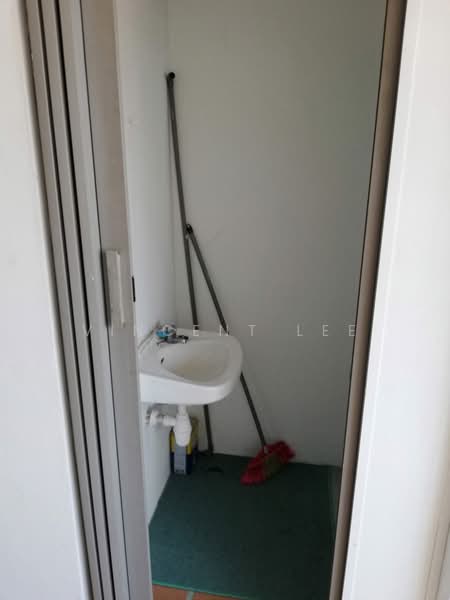 Kilang untuk Disewa di Taman Industri Bolton (Batu Caves) - Vincent Lee - Bathroom - PropertyGuru.com.my