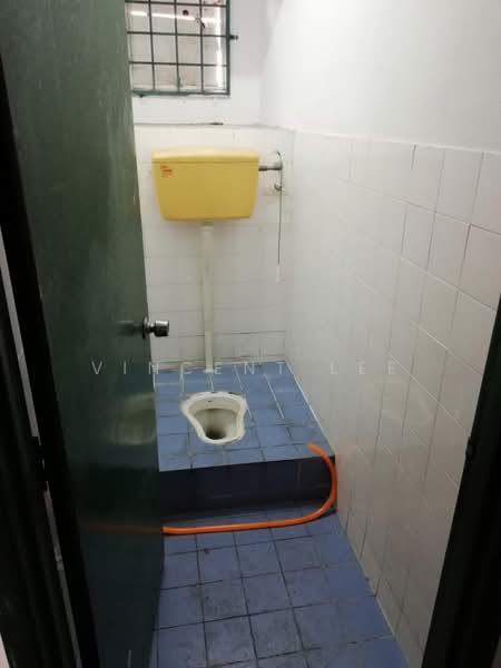 Kilang untuk Disewa di Taman Industri Bolton (Batu Caves) - Vincent Lee - Bathroom - PropertyGuru.com.my