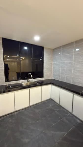 Rumah Flat untuk Dijual di Taman Putri Kulai - Kyoris Loh - Kitchen - PropertyGuru.com.my