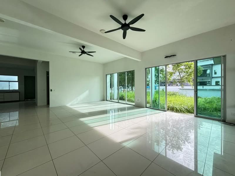 2-storey Terraced House for Rent in Bandar Saujana Putra (Tanjong Duabelas) - Miki You - Living Room - PropertyGuru.com.my