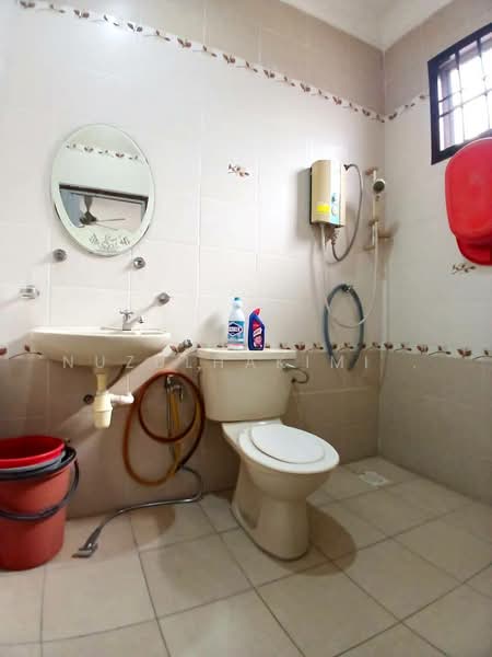 Bungalow House untuk Dijual di Taman Bangi Villa (Bangi) - NUZULHAKIMI . - Bathroom - PropertyGuru.com.my