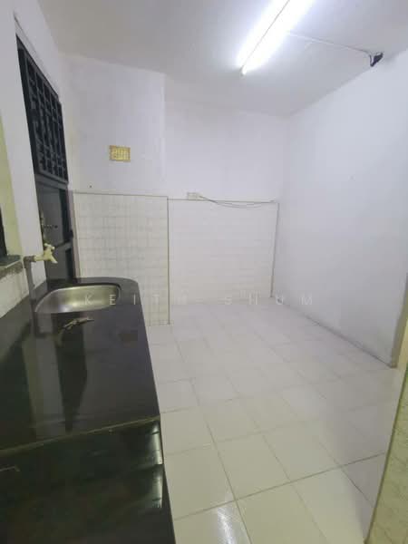 Flat for Sale at Flat Taman Ungku Tun Aminah - Keith Shum - Kitchen - PropertyGuru.com.my