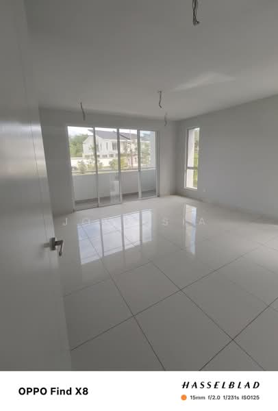 Rumah Berkembar untuk Dijual di Bandar Seri Alam (Masai) - John Sia - Living Room - PropertyGuru.com.my