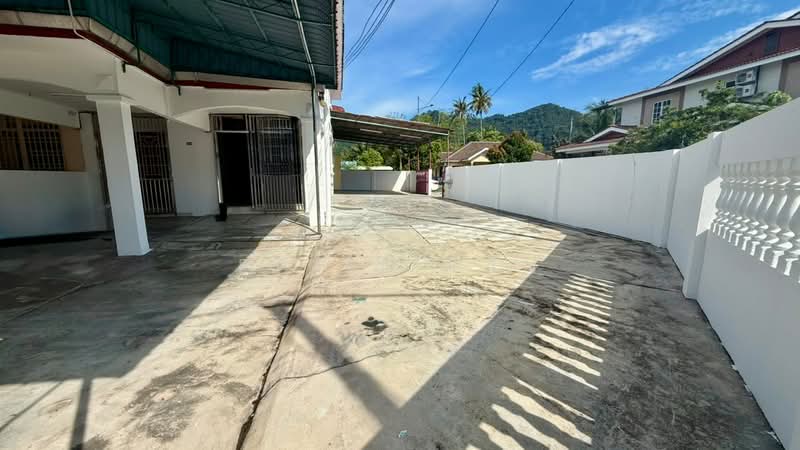 Rumah Teres 2-Tingkat untuk Dijual di Teluk Kumbar (Penang) - Ethen Tan - Exterior - PropertyGuru.com.my