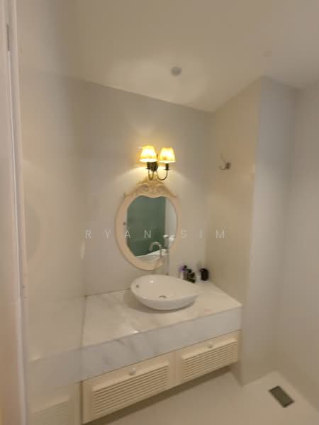 Kondominium untuk Disewa di Marina Tower (Ratu Mutiara) - Ryan Sim - Bathroom - PropertyGuru.com.my