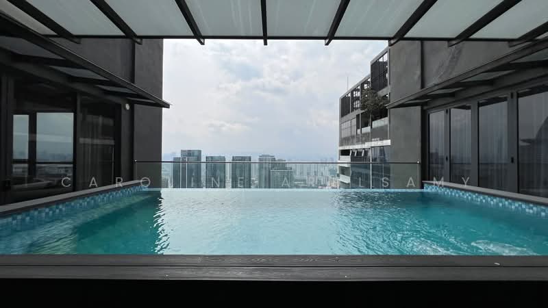 Kondominium untuk Dijual di The Estate - Caroline Arulsamy - Pool - PropertyGuru.com.my