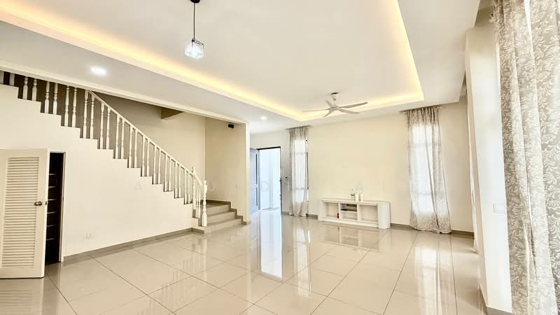 Rumah Berkembar untuk Dijual di Kuala Selangor (Selangor) - Aizuddin Ali - Living Room - PropertyGuru.com.my