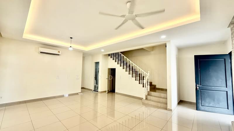 Rumah Berkembar untuk Dijual di Kuala Selangor (Selangor) - Aizuddin Ali - Living Room - PropertyGuru.com.my