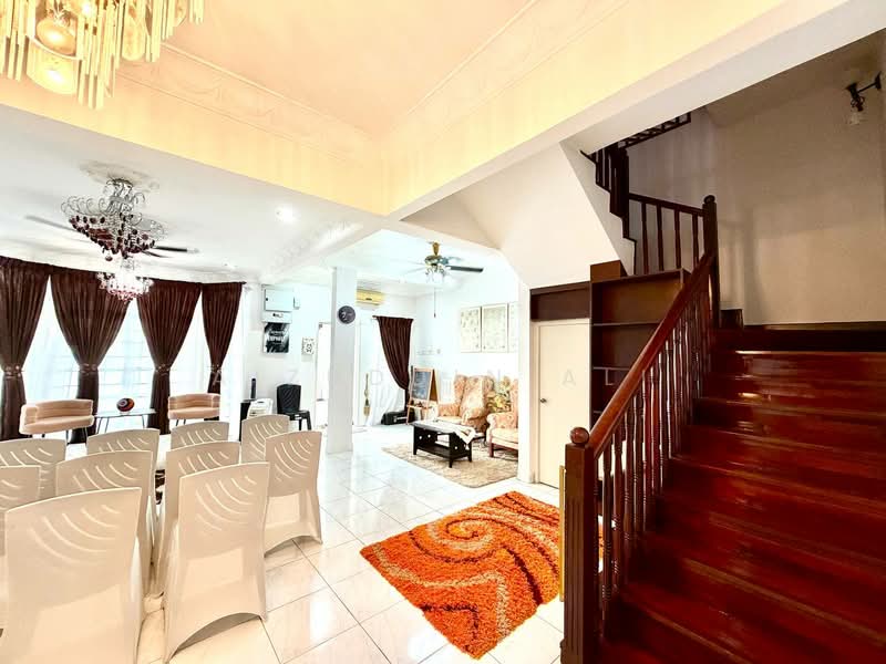 Rumah Teres 3-Tingkat untuk Dijual di Seksyen 7 (Shah Alam) - Aizuddin Ali - Living Room - PropertyGuru.com.my