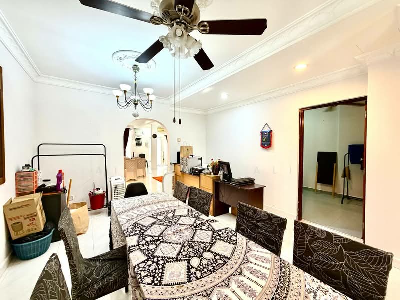 Rumah Teres 3-Tingkat untuk Dijual di Seksyen 7 (Shah Alam) - Aizuddin Ali - Dining Room - PropertyGuru.com.my