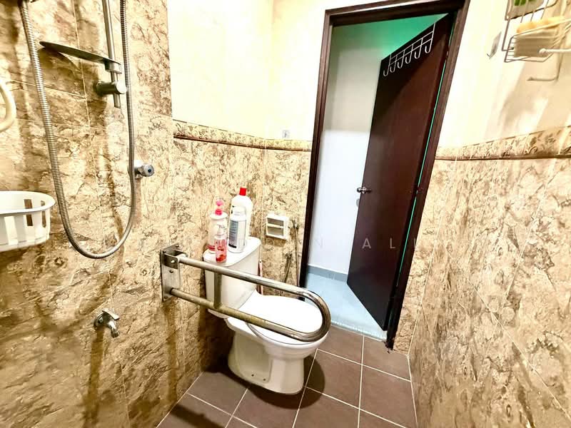 Rumah Teres 3-Tingkat untuk Dijual di Seksyen 7 (Shah Alam) - Aizuddin Ali - Bathroom - PropertyGuru.com.my
