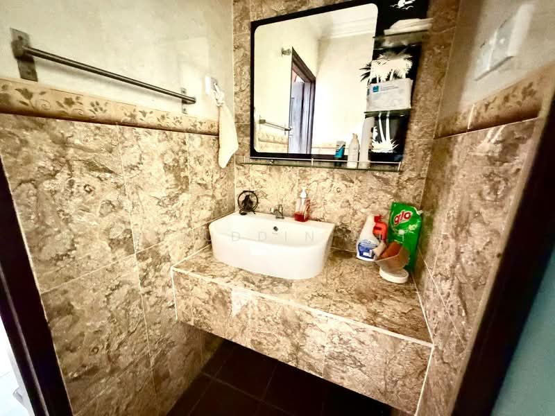 Rumah Teres 3-Tingkat untuk Dijual di Seksyen 7 (Shah Alam) - Aizuddin Ali - Bathroom - PropertyGuru.com.my