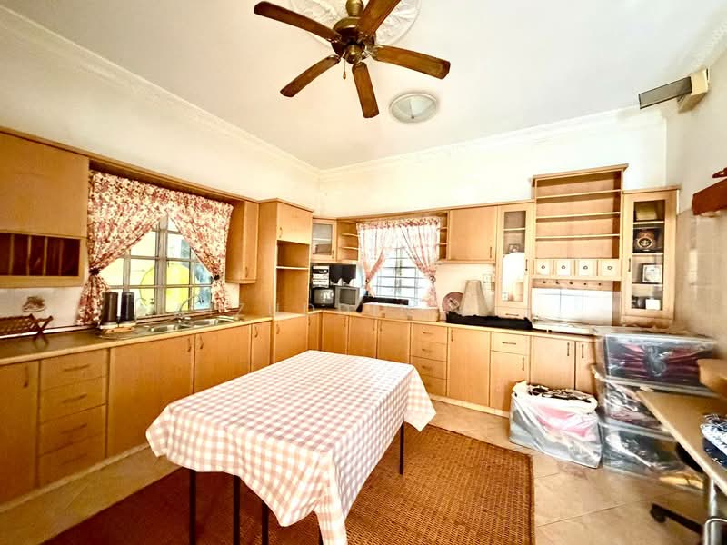Rumah Teres 3-Tingkat untuk Dijual di Seksyen 7 (Shah Alam) - Aizuddin Ali - Kitchen - PropertyGuru.com.my