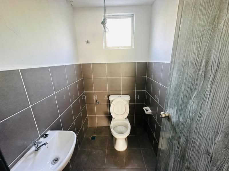Kedai untuk Disewa di Kinarut (Papar) - Liona Chin - Bathroom - PropertyGuru.com.my