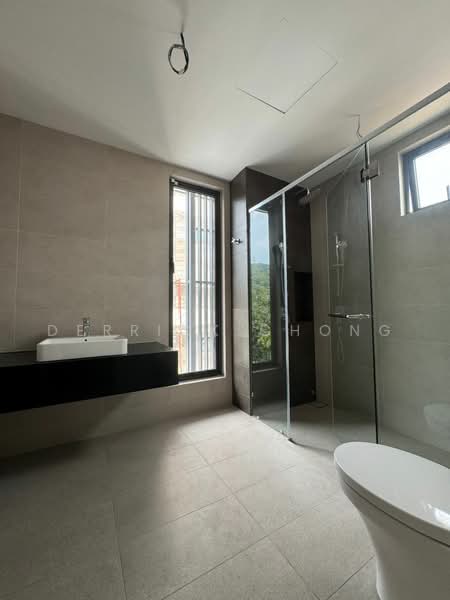 Rumah Berkembar untuk Dijual di Bukit Wangsamas (Setiawangsa) - Derrick Chong - Bathroom - PropertyGuru.com.my