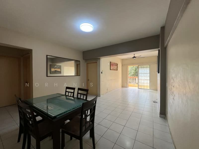 Apartment for Rent at Pangsapuri Sri Cempaka - Norhanis Zulkifli - Dining area - PropertyGuru.com.my