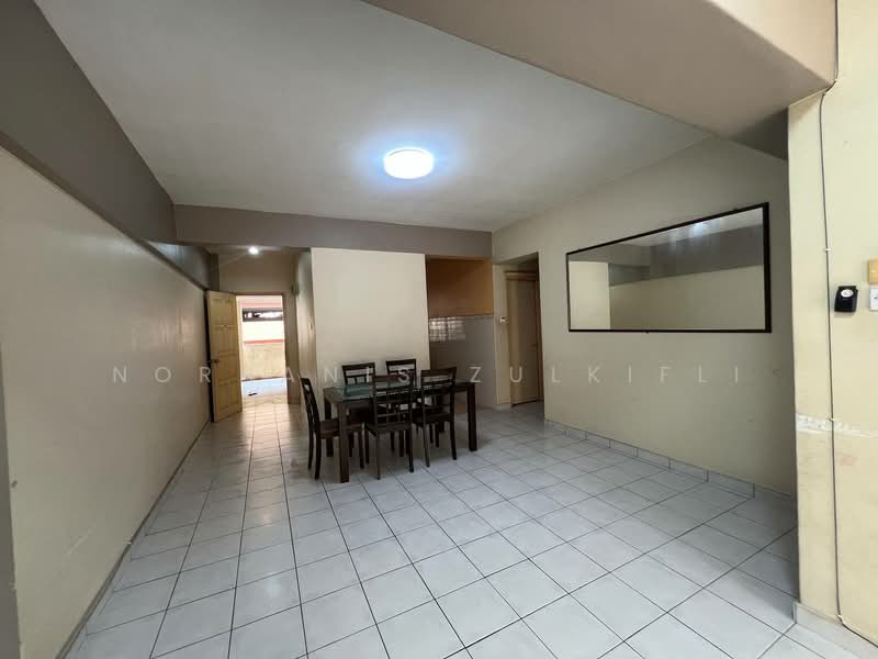Apartment for Rent at Pangsapuri Sri Cempaka - Norhanis Zulkifli - Dining Room - PropertyGuru.com.my