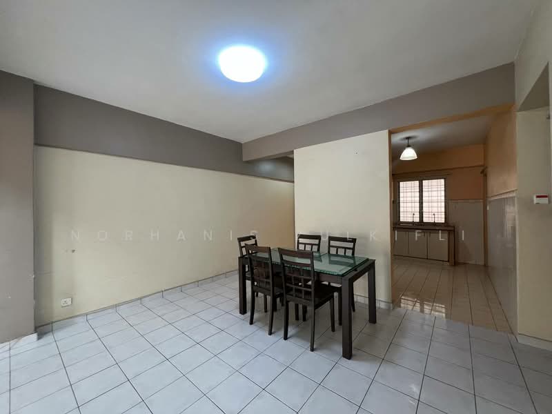 Apartment for Rent at Pangsapuri Sri Cempaka - Norhanis Zulkifli - Dining Room - PropertyGuru.com.my