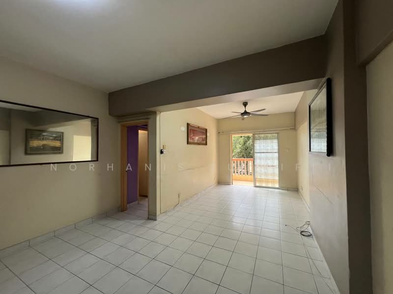 Apartment for Rent at Pangsapuri Sri Cempaka - Norhanis Zulkifli - Living and dining area - PropertyGuru.com.my