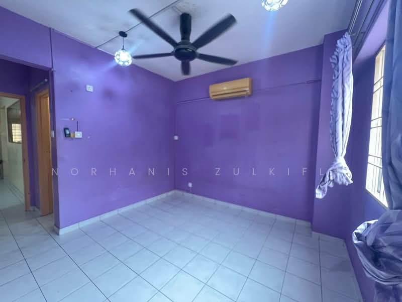 Apartment for Rent at Pangsapuri Sri Cempaka - Norhanis Zulkifli - master bedroom - PropertyGuru.com.my