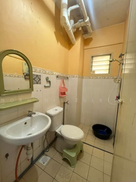 Apartment for Rent at Pangsapuri Sri Cempaka - Norhanis Zulkifli - Bathroom - PropertyGuru.com.my