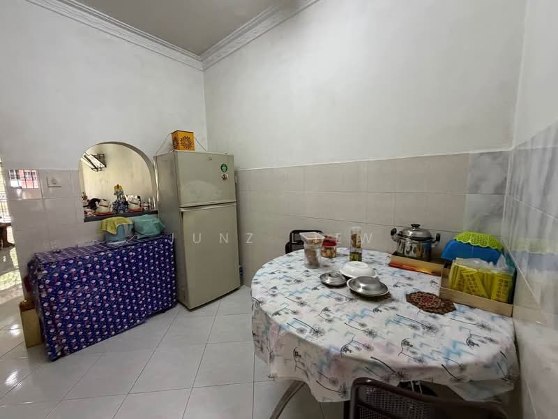 1-storey Terraced House for Sale in Bukit Indah (Iskandar Puteri (Nusajaya)) - Junz Liew - Kitchen - PropertyGuru.com.my