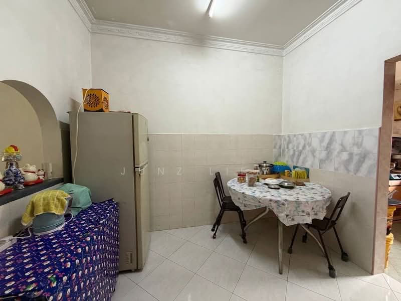 1-storey Terraced House for Sale in Bukit Indah (Iskandar Puteri (Nusajaya)) - Junz Liew - Kitchen - PropertyGuru.com.my