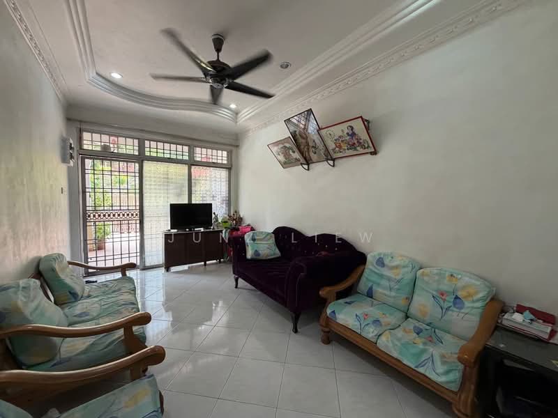 1-storey Terraced House for Sale in Bukit Indah (Iskandar Puteri (Nusajaya)) - Junz Liew - Living Room - PropertyGuru.com.my