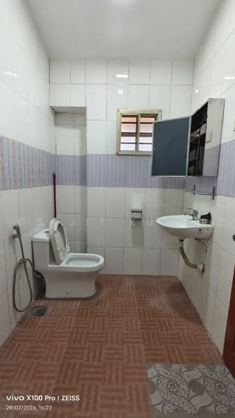 2-storey Terraced House for Rent in Bangsar Baru (Bangsar) - Daljit Kumar - Bathroom - PropertyGuru.com.my